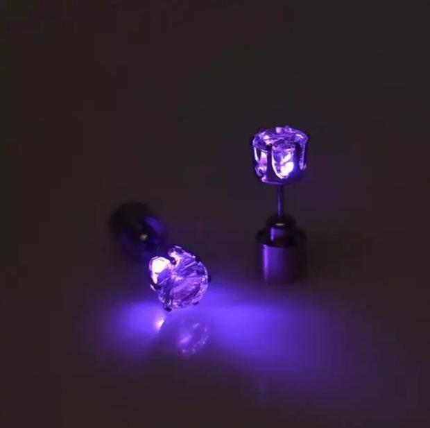 Light up earrings - 6 different colours available